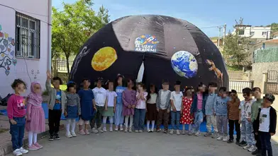Mardinli minikler okul bahçesinde uzay turuna çıktı