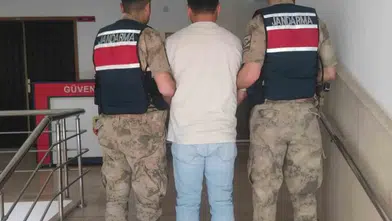 Şanlıurfa Karaköprü’de uzun süredir aranan uyuşturucu suçlusu yakayı ele verdi