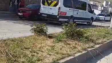 Elazığ’da öğrenci servisi trafiği hiçe saydı