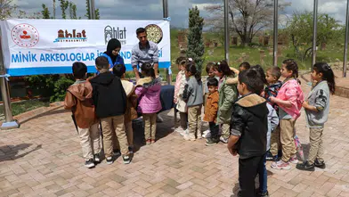 Ahlat'ta tarih meraklıları geçmişin izini sürdü