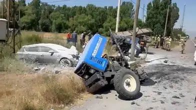 Muşta kara yolunda iki araç çarpıştı ve üç kişi yaralandı
