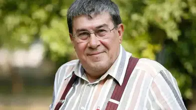 Tiyatro sahnelerinin asırlık çınarı sessizliğe büründü: Zihni Göktay 80 yaşında aramızdan ayrıldı