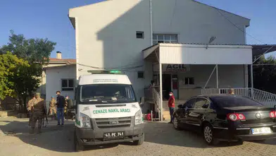 Mardin yolunda kontrolden çıkan araç korucu kulesine çarptı