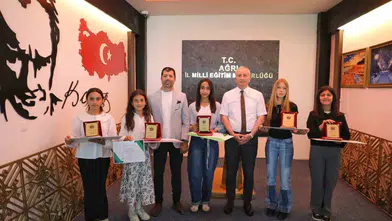 Ağrılı Öğrenciler Bağımlılıkla Mücadele Yarışmasında Başarılarını Ödülle Taçlandırdı