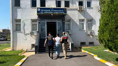 Viranşehir jandarması aranan hırsızı operasyonla yakaladı