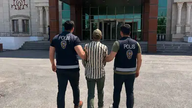 Muş polisi hırsızlık suçlusunu saklandığı adreste yakalayarak cezaevine gönderdi
