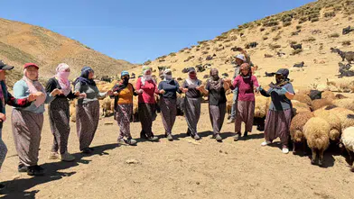 Hakkari yaylalarında mesai bitimi halayla gelen neşe
