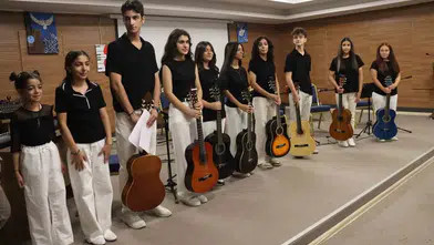 Miniklerin sahnedeki performansı yaz kurslarının kapanışını renklendirdi