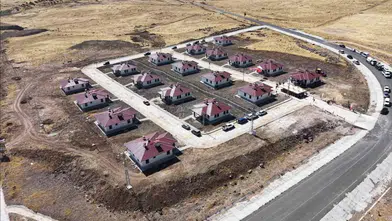Tunceli Pertek'te 18 yeni kırsal konut hak sahiplerine ulaştı