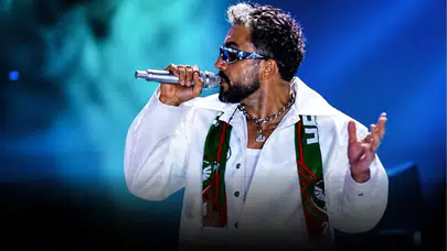 Ünlü şarkıcı Sefo Diyarbakır'ı coşturdu: Amedspor atkısıyla konser verdi