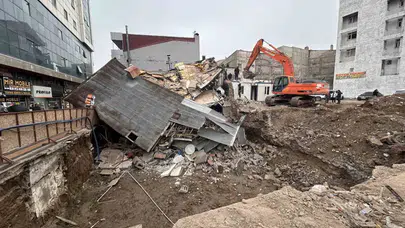 Van'da kazı çalışması sırasında lokanta binası çöktü