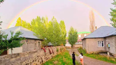 Patnos semalarında yağmur sonrası oluşan gökkuşağı görsel şölen sundu