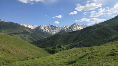 Van'da haziran ayında kış ve bahar aynı anda yaşanıyor