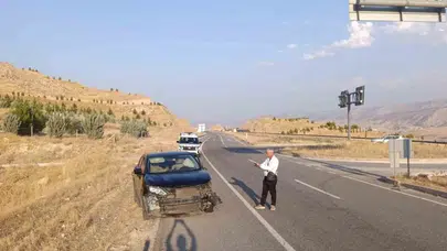 Hasankeyf'te kamyonetle otomobil çarpıştı, 2 kişi yaralandı