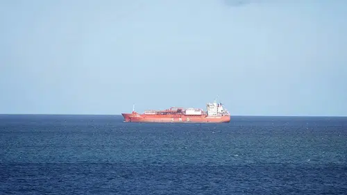 Hürmüz Boğazı’nda gerilim tırmanıyor: İran iki gemiye el koydu