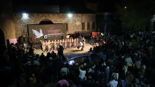 Amed Tiyatro Festivali başladı: “Barışın sesi Sur’dan yükselecek”
