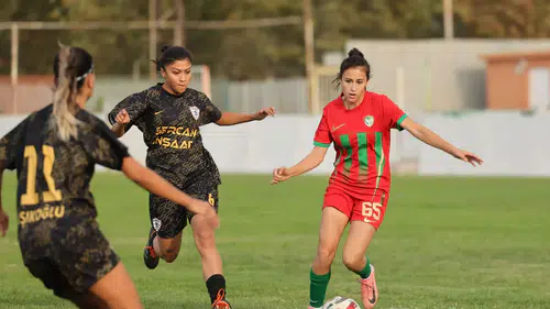 İstanbul deplasmanında gövde gösterisi: Amedspor Kadın Futbol Takımı rakiplerine sahayı dar etti