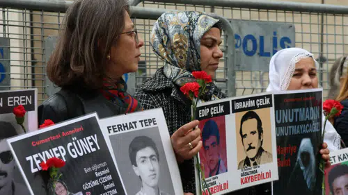 Anneler Günü’nde en ağır mesaj: “Evlatlarımız nerede?”
