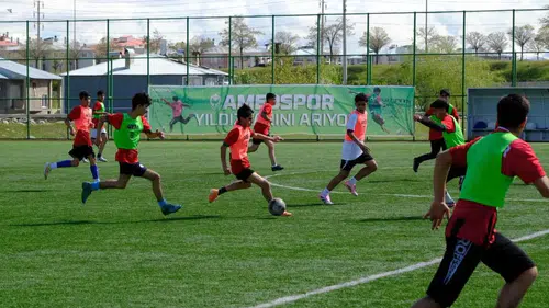 Amedspor’un Van seçmelerine yoğun ilgi: 800 genç katıldı