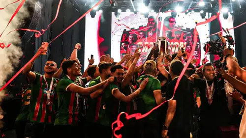 Amedspor Süper Lig kupasını Diyarbakır’da milyonlarca taraftarıyla kaldırdı
