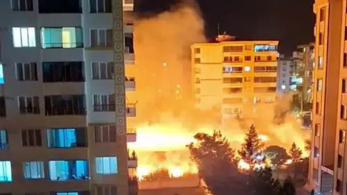 Bağcılar’da apartmanların arasındaki arazide korkutan yangın