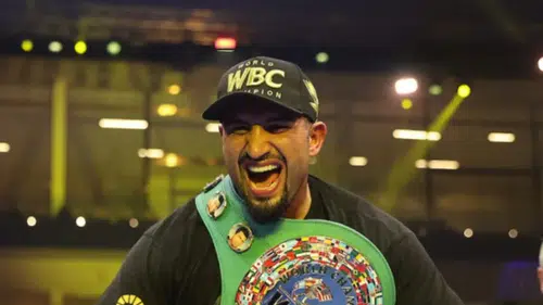 Agit Kabayel WBC ağır sıklet dünya şampiyonu oldu: Tarihe geçen ilk Kürt boksör
