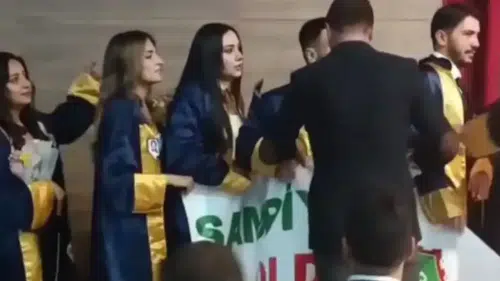 Mezuniyet coşkusu gölgelendi: Amedspor pankartı açan öğrencilere üniversitede müdahale