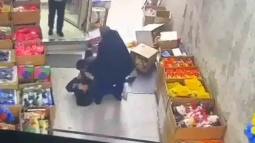 Şanlıurfa'da iki esnafın kavgası kameraya yansıdı