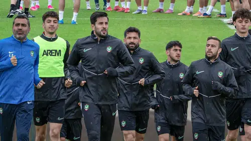 Besnik Hasi ilk sınavında: Amedspor-Dinamo Batumi maçı başladı