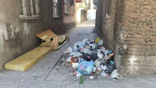 Bağlar'da çevre kirliliği tepkisi: Mahalle sakinleri çözüm bekliyor