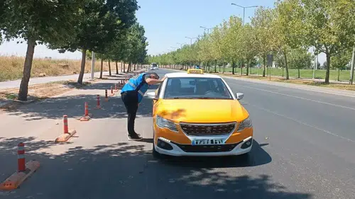 Diyarbakır Havalimanı'nda taksicilere sıkı takip: Kuralları hiçe sayanlara geçit yok