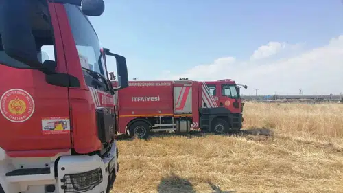 Diyarbakır'da peş peşe anız yangınları: Ekipler alarma geçti