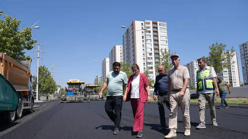 Eşbaşkan Bucak, Talaytepe Caddesi’ndeki asfalt çalışmalarını inceledi