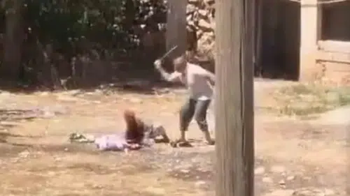 Bozova ilçesinde bir evlat yaşlı annesine sopayla vahşice saldırdı