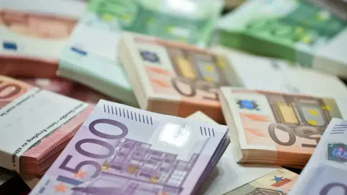 Dolar ve Euro güne nasıl başladı? Piyasalarda ilk rakamlar belli oldu