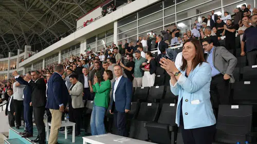 Amedspor lider oldu: Serra Bucak tribünde kutladı