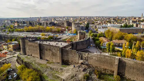 Diyarbakır’da hava sıcaklıkları düşüyor! 3 ilçeye sağanak uyarısı