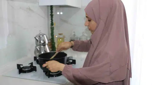 Diyarbakırlı genç anne 5 yıldır yemek yiyemiyor