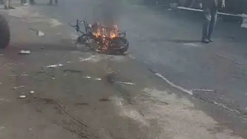 Bingöl sanayi sitesinde kaynak çalışması sırasında motosiklet alevlere teslim oldu