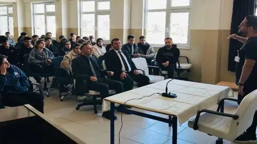 Cizre'de lise öğrencilerine diş sağlığı ve doğru fırçalama eğitimi verildi