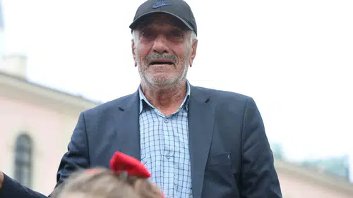 Elazığ Kapalı Çarşıda Cumhuriyet Bayramı coşkusu duygusal anlara sahne oldu