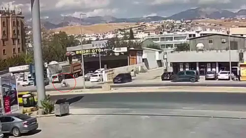 Silopi'de motosikletli çocuğun karıştığı kaza güvenlik kamerasına yansıdı