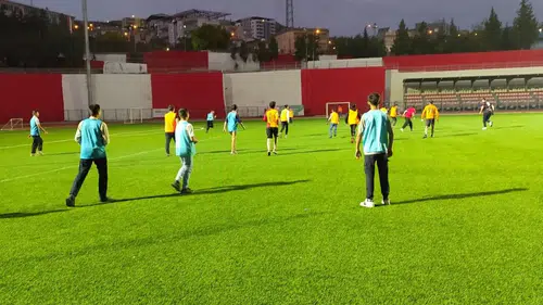 Şırnaklı çocuklar futbol sahasında bir araya gelerek keyifli vakit geçirdi