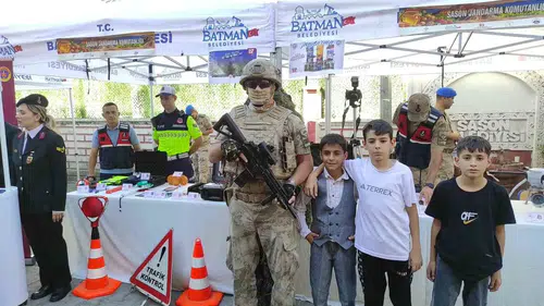 Sason Festivalinde Jandarma Standı Vatandaşların İlgi Odağı Oldu