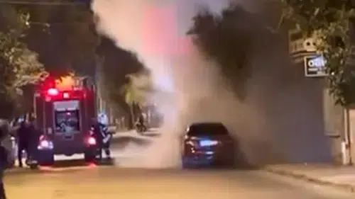 Elazığ'da gece vakti park halindeki otomobil alevlere teslim oldu