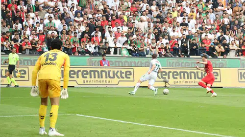 Amed Sportif Faaliyetler ile Konyaspor Arasındaki Mücadelede İlk Yarı Golsüz Tamamlandı