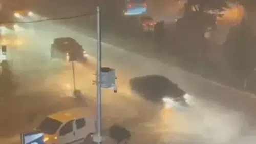 Mardin'de aniden bastıran sağanak ve dolu hayatı felç etti