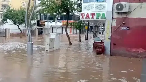 Silvan ilçesinde sağanak ve dolu hayatı olumsuz etkiledi