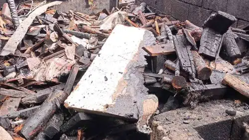 Van İpekyolu'nda odunluk yangını paniği