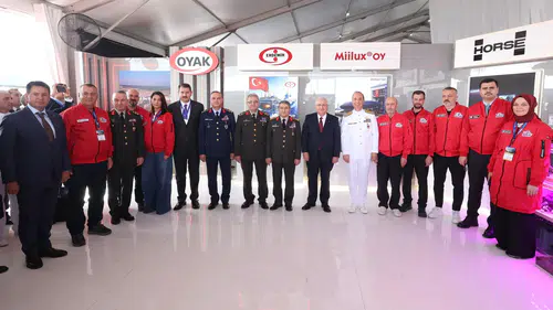 Bakan Güler Şanlıurfa'da TEKNOFEST stantlarını inceledi